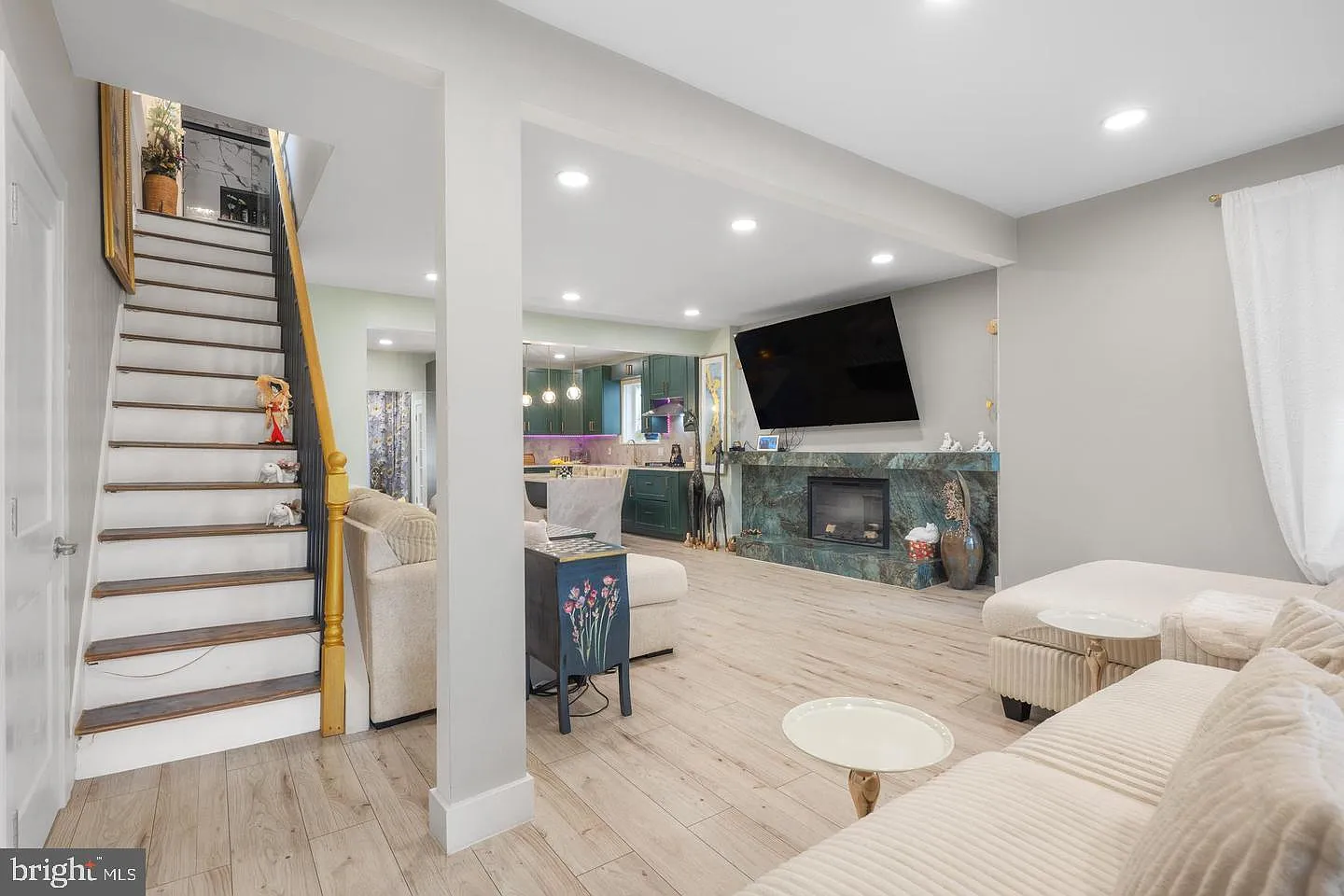 4 bed, 2.5 bath, 1700 sqft, $3,000 — Photo 3