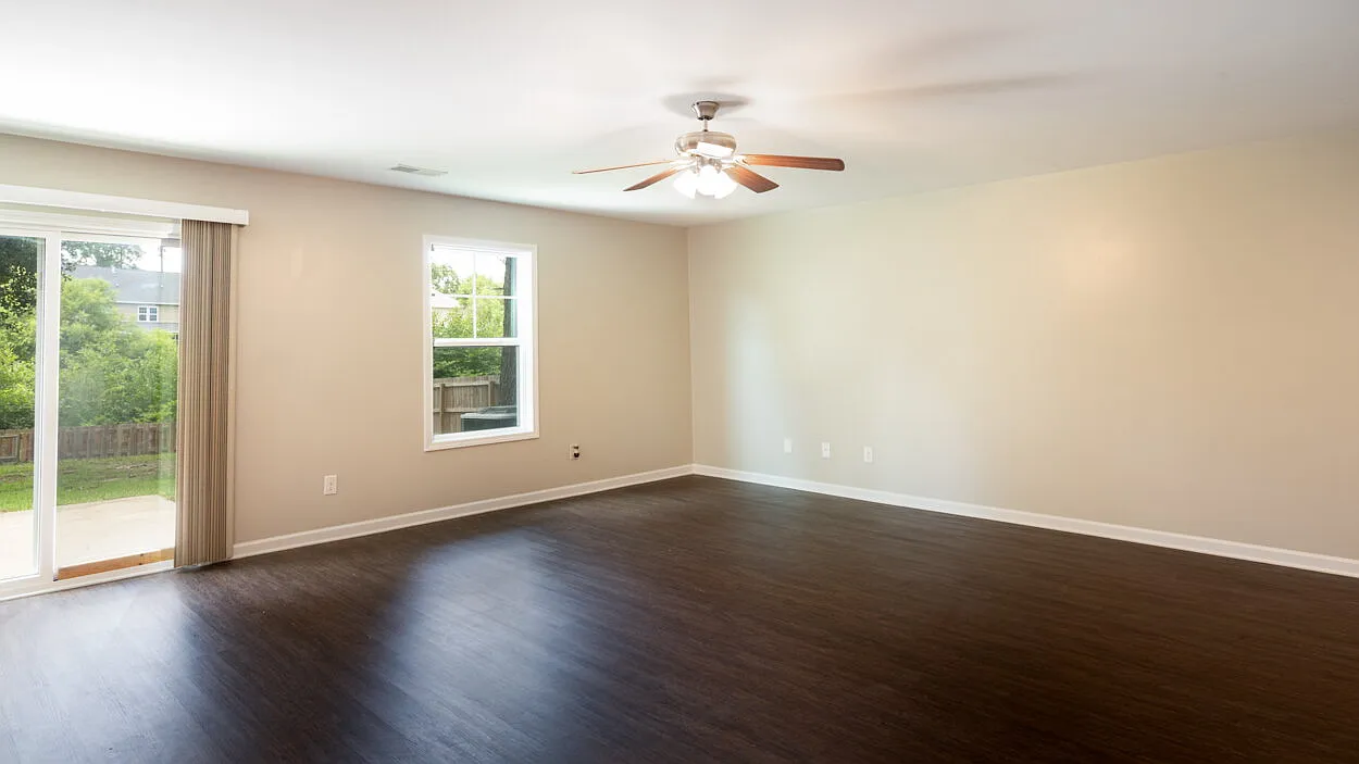 5 bed, 3.0 bath, 3040 sqft, $2,350 — Photo 4