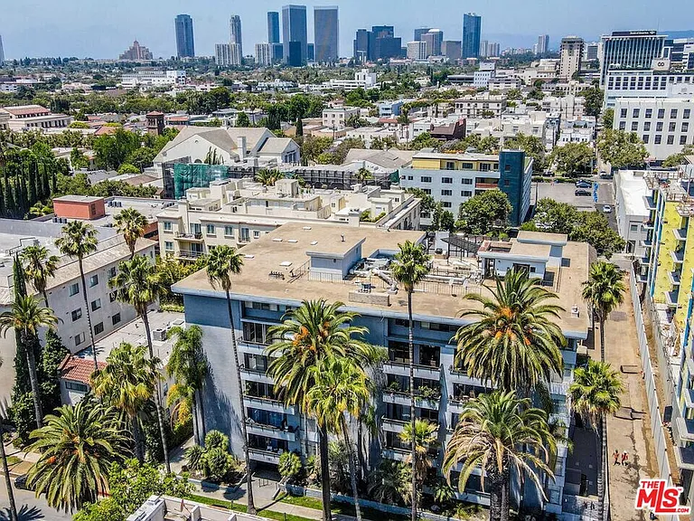 121 S Palm Dr #404 — Photo 42