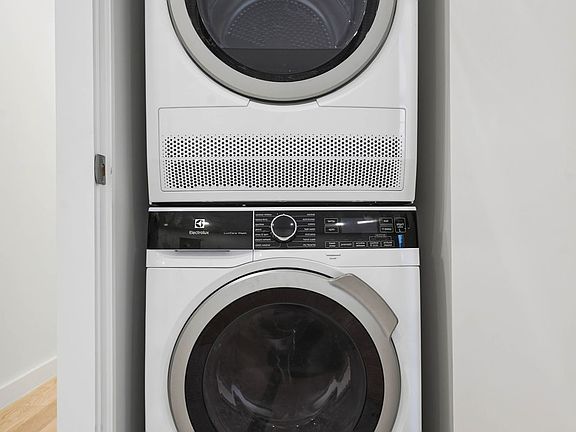 5th image of 159 Prince St APT 19