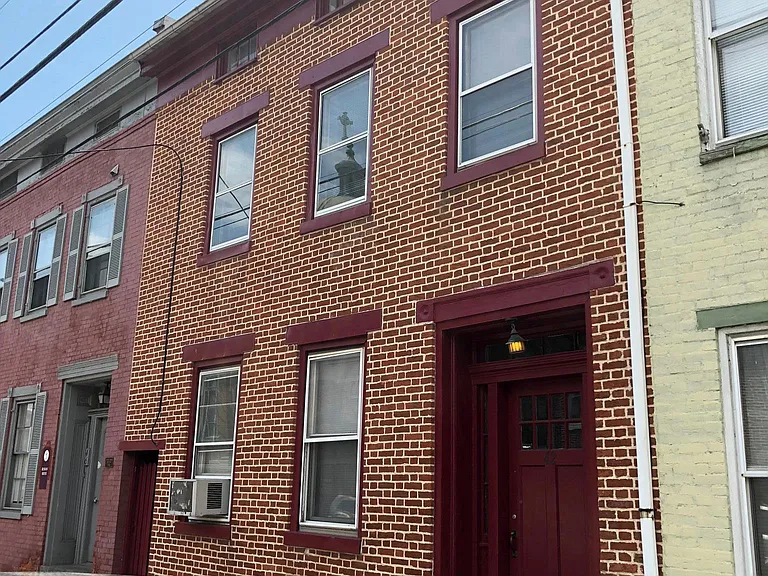 42 S West St #1 — Photo 2