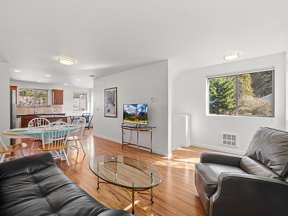 5th image of 12039 35th Ave NE Unit B-1