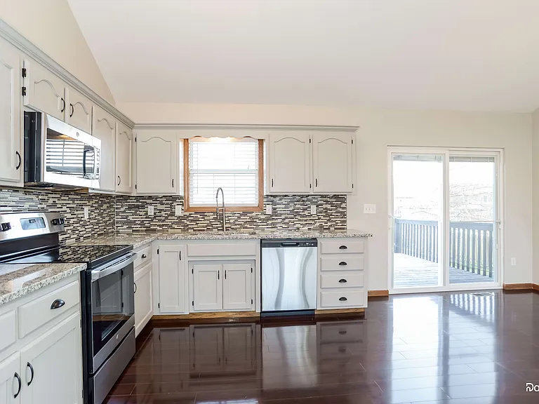 1310 Spruce Dr — Photo 3