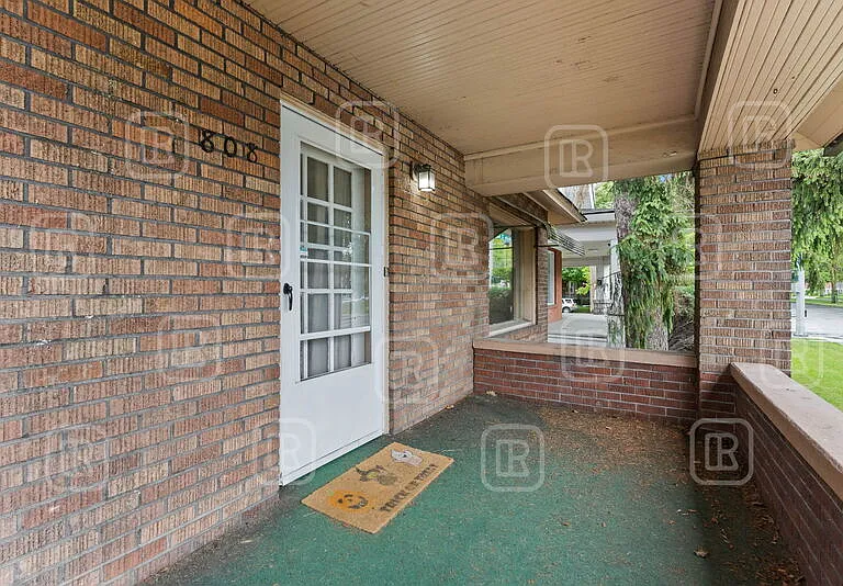 808 E Mission Ave — Photo 4