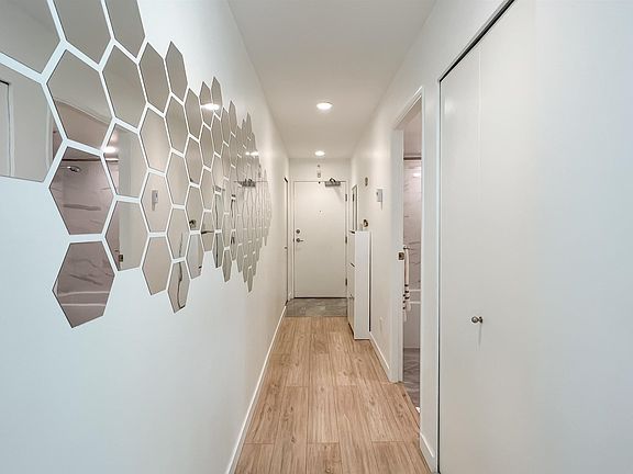 4th image of 1009 Expo Blvd #1003