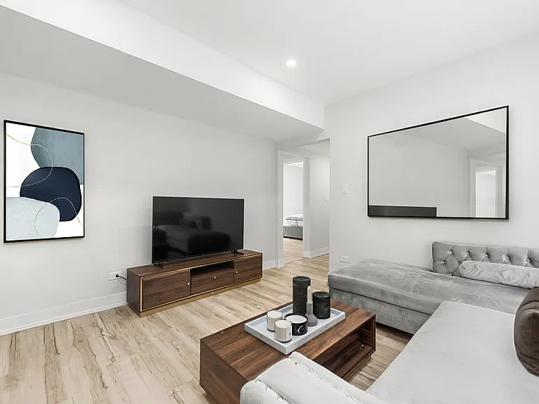 4815 N Hamlin Ave #2 — Photo 3