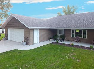 305 1st St SW, Geneva, MN 56035