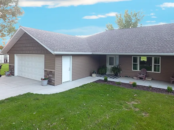 305 1st St SW, Geneva, MN 56035
