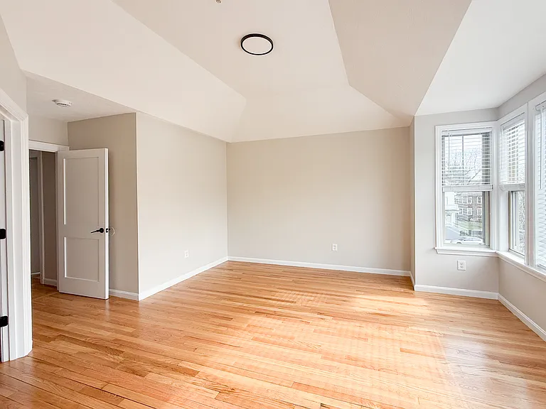 49 Norfolk St #C — Photo 7