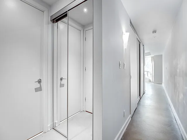 350 Wellington St W #M08 — Photo 5