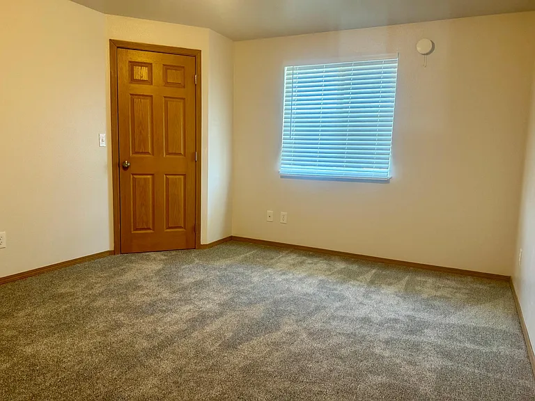 Village Glen Apartments — Photo 17
