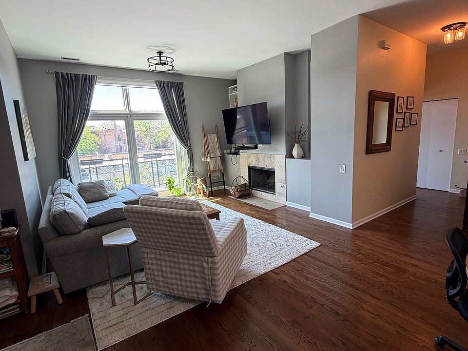 1st image of 2089 W Wabansia Ave APT 305