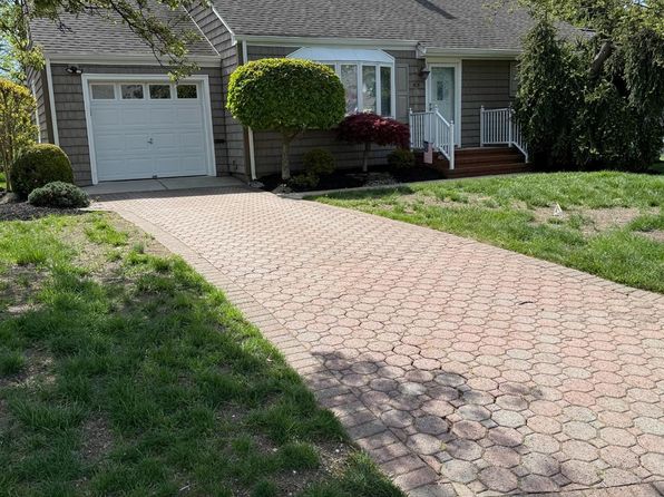 43 Maplewood Ave, Colonia, NJ 07067