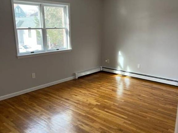 4th image of 12 Altamont Pl