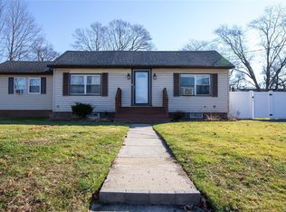 65 Duke St, Deer Park, NY 11729