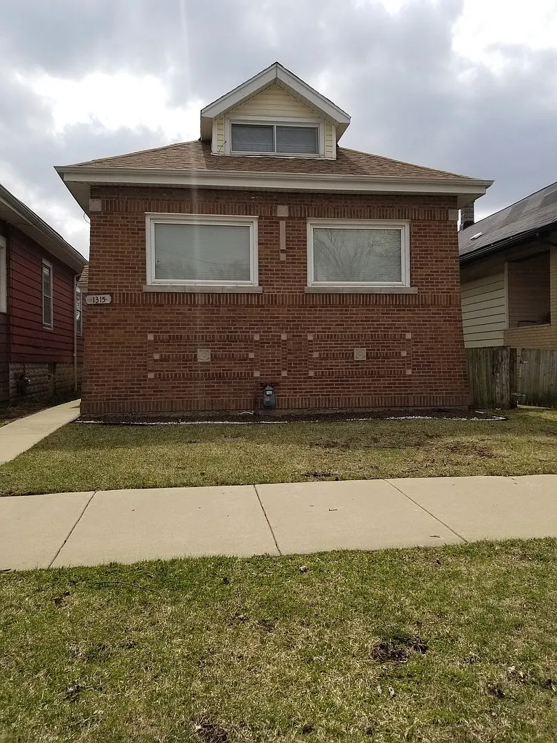 1315 W 98th St photo 1