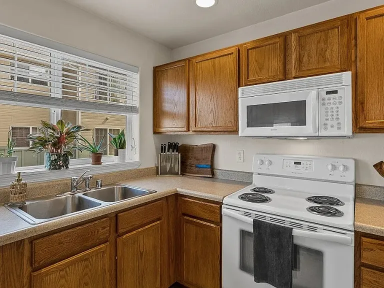 825 Forestglen Dr #D — Photo 5