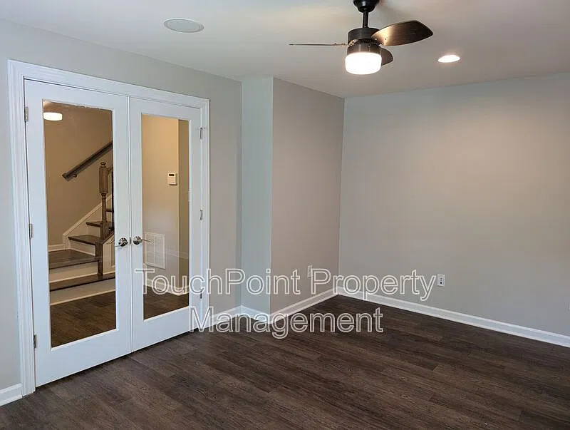 3 bed, 2.5 bath, 2332 sqft, $2,175 — Photo 4
