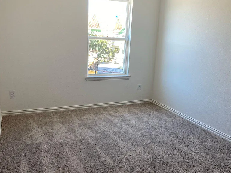 9947 Michael Irvin St — Photo 12
