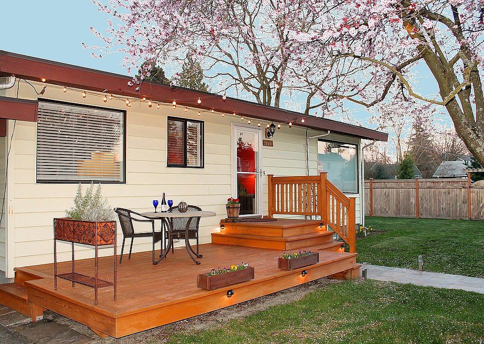 Entertainment sized deck