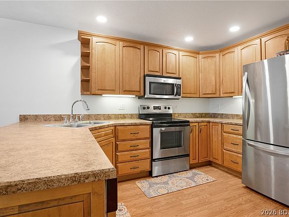 3rd image of 918 Cherokee Rd