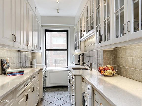 3rd image of 826 Lexington Ave #5E
