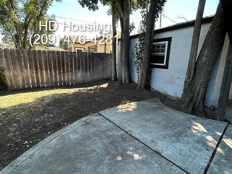 1832 N Berkeley Ave — Photo 15