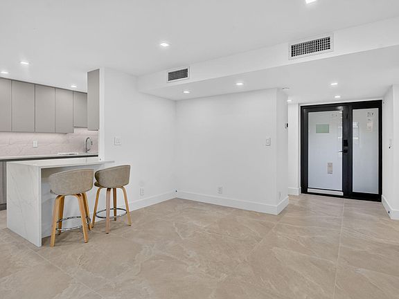 2nd image of 1403 Bridgewood Drive