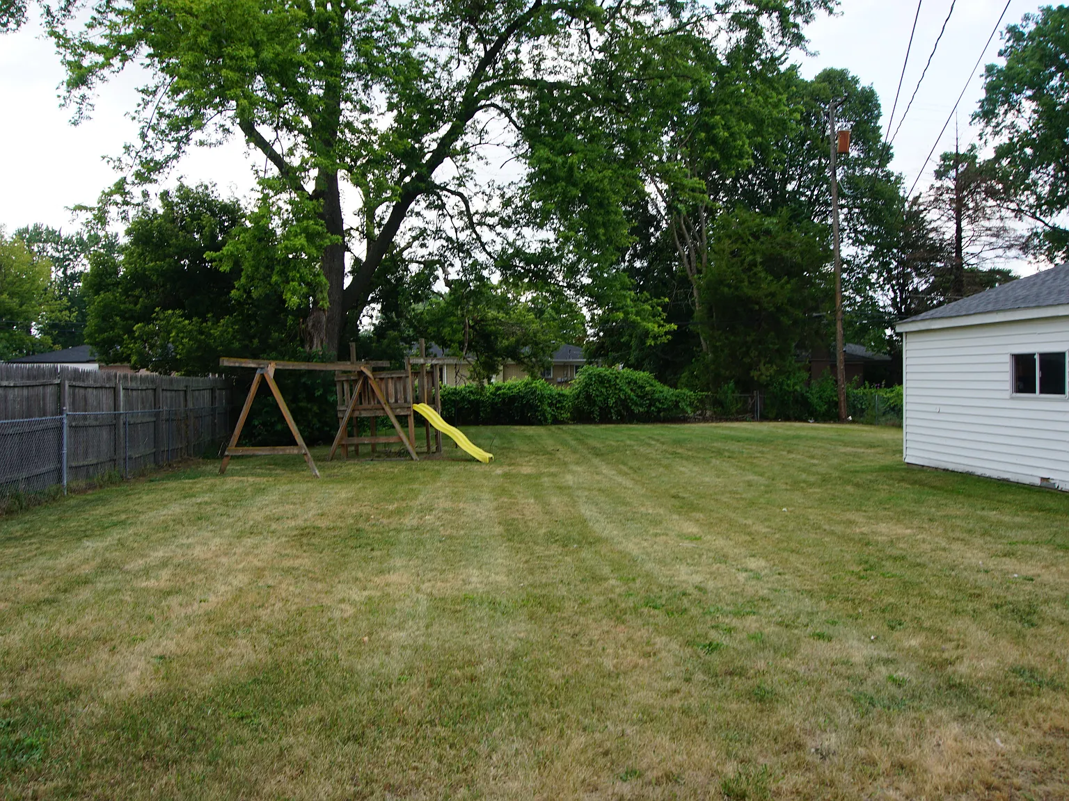 3 bed, 1200 sqft, $1,900 — Photo 4