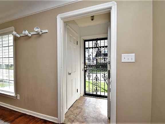 3rd image of 11117 Wadsworth Ave