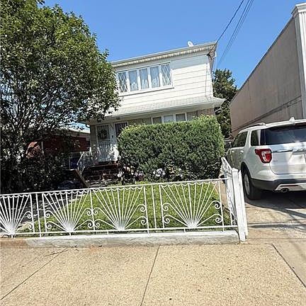 2nd image of 1593 E 53rd St