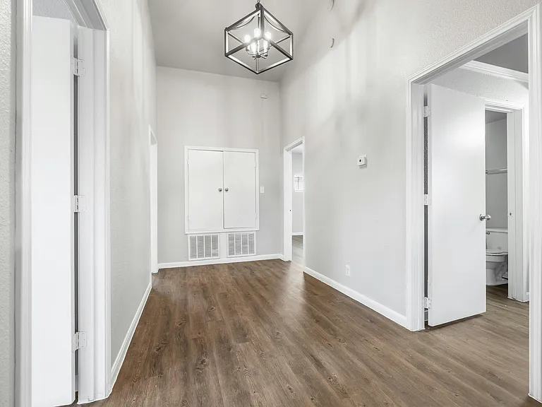 3412 Speedway #B — Photo 24