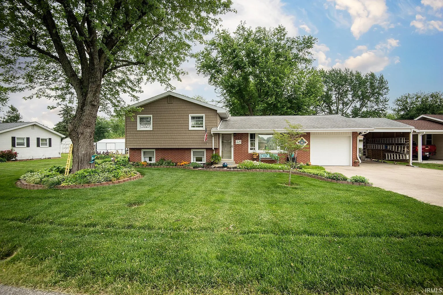 336 N Alden Dr photo 1