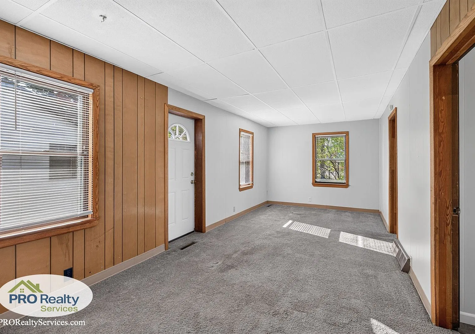 2 Bedroom Home Conveniently Located Between Woodbury and West St. Paul! — Photo 1