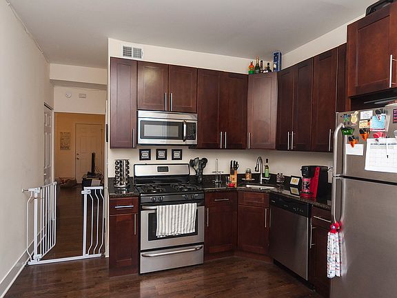 2nd image of 2068 N Western Ave APT 3R