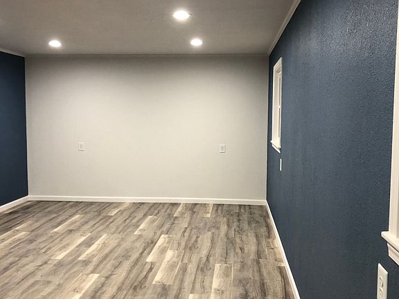 5th image of 301 Pleasant Ave
