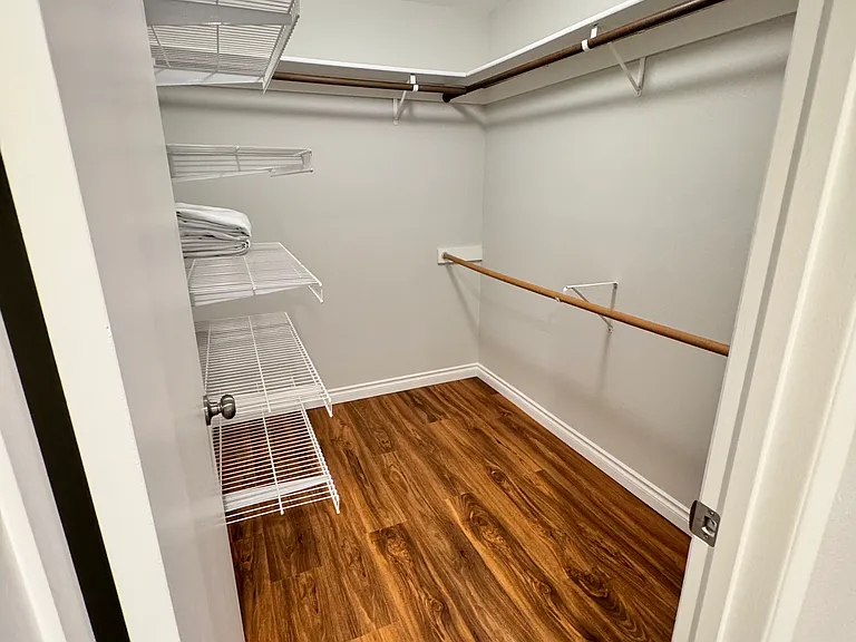 Master Bedroom Walk In Closet
