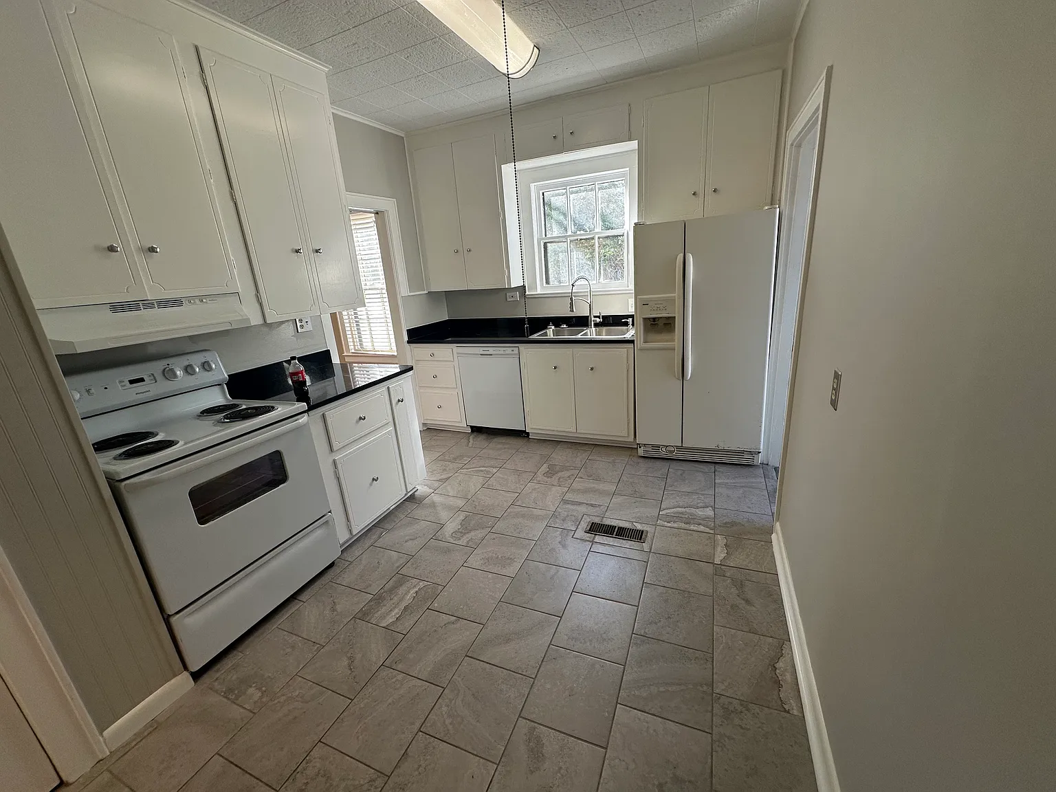 644 Linden St — Photo 4