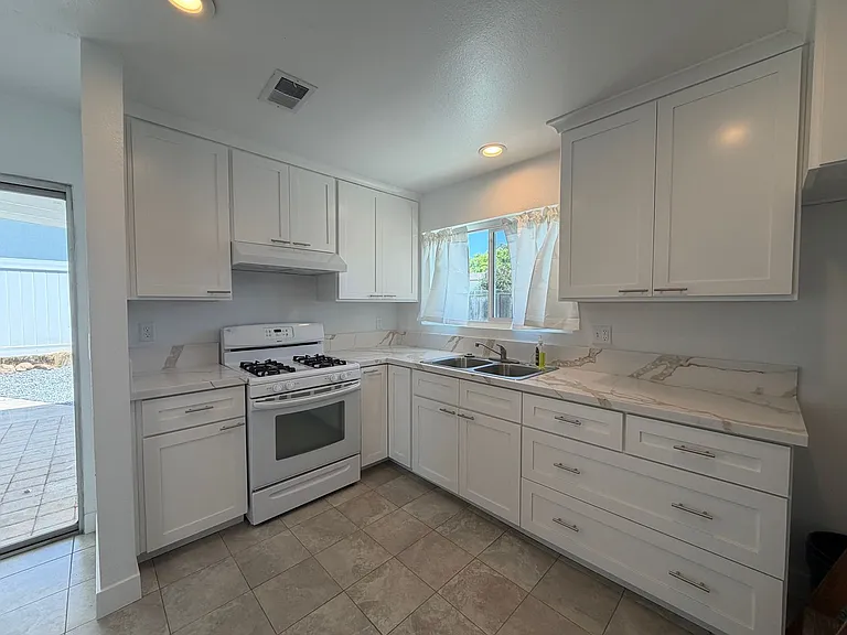 228 Janan Ct — Photo 5
