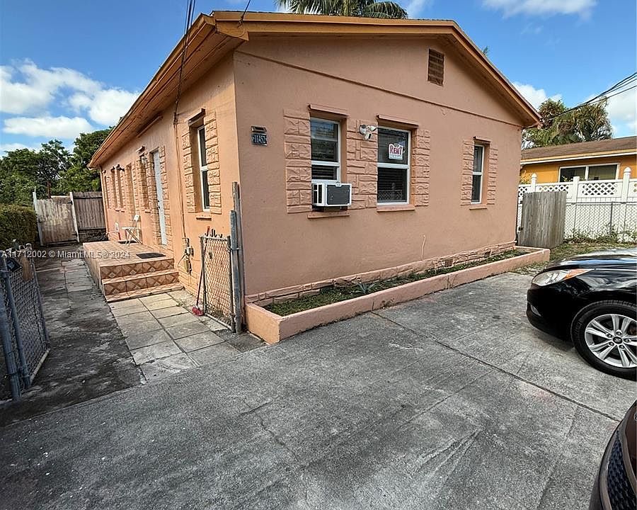 1st image of 11452 Peachtree Dr #3
