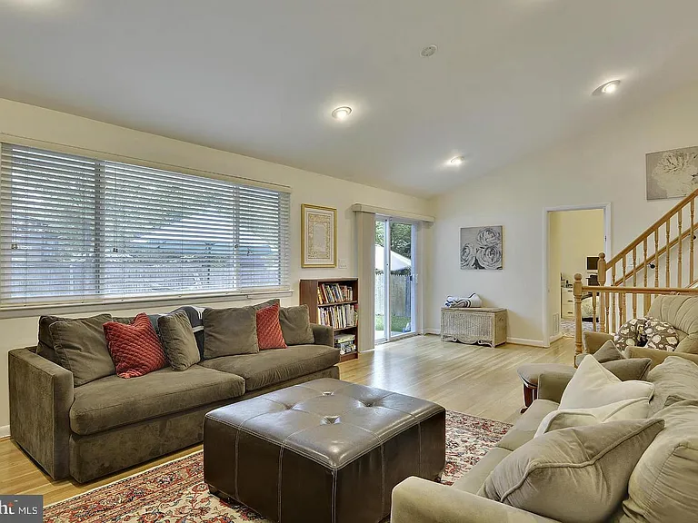 717 Hillsboro Dr — Photo 19
