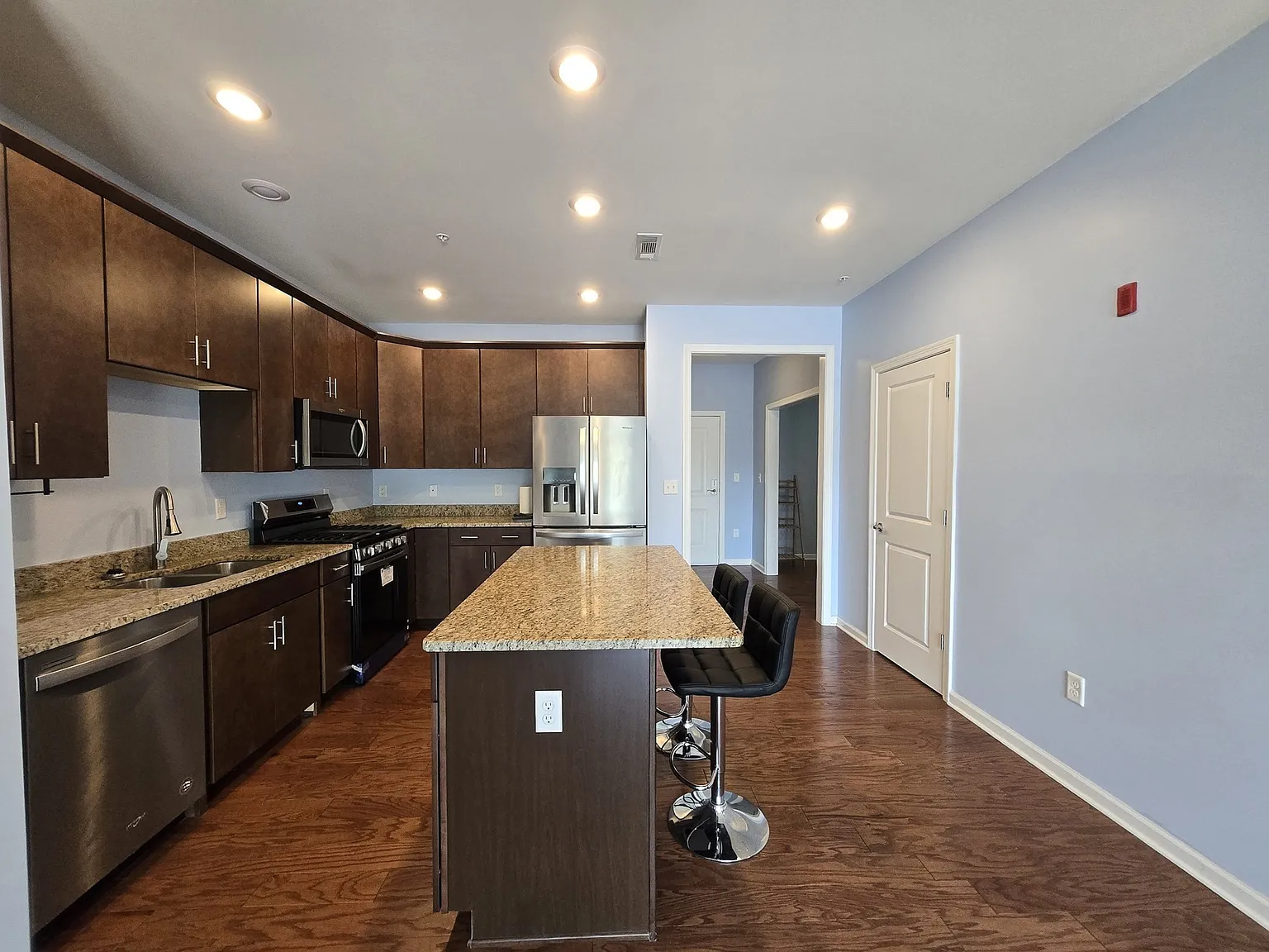 1 bed, 1026 sqft, $2,800 — Photo 2