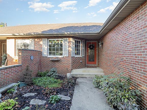2nd image of 1096 Laura Ct