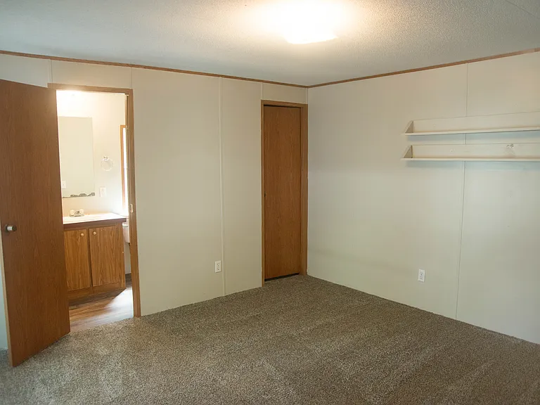 1035 Hickory St — Photo 5