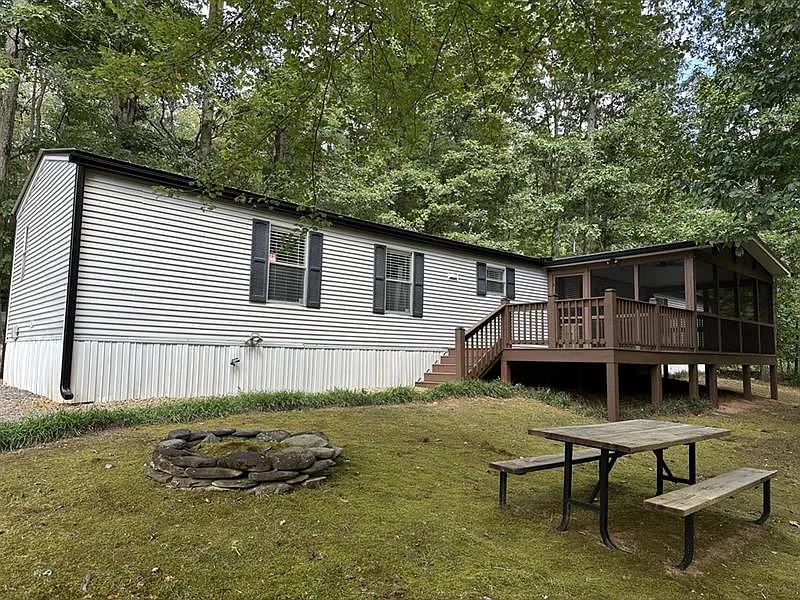 3 bed, 1216 sqft, $2,050 — Photo 1