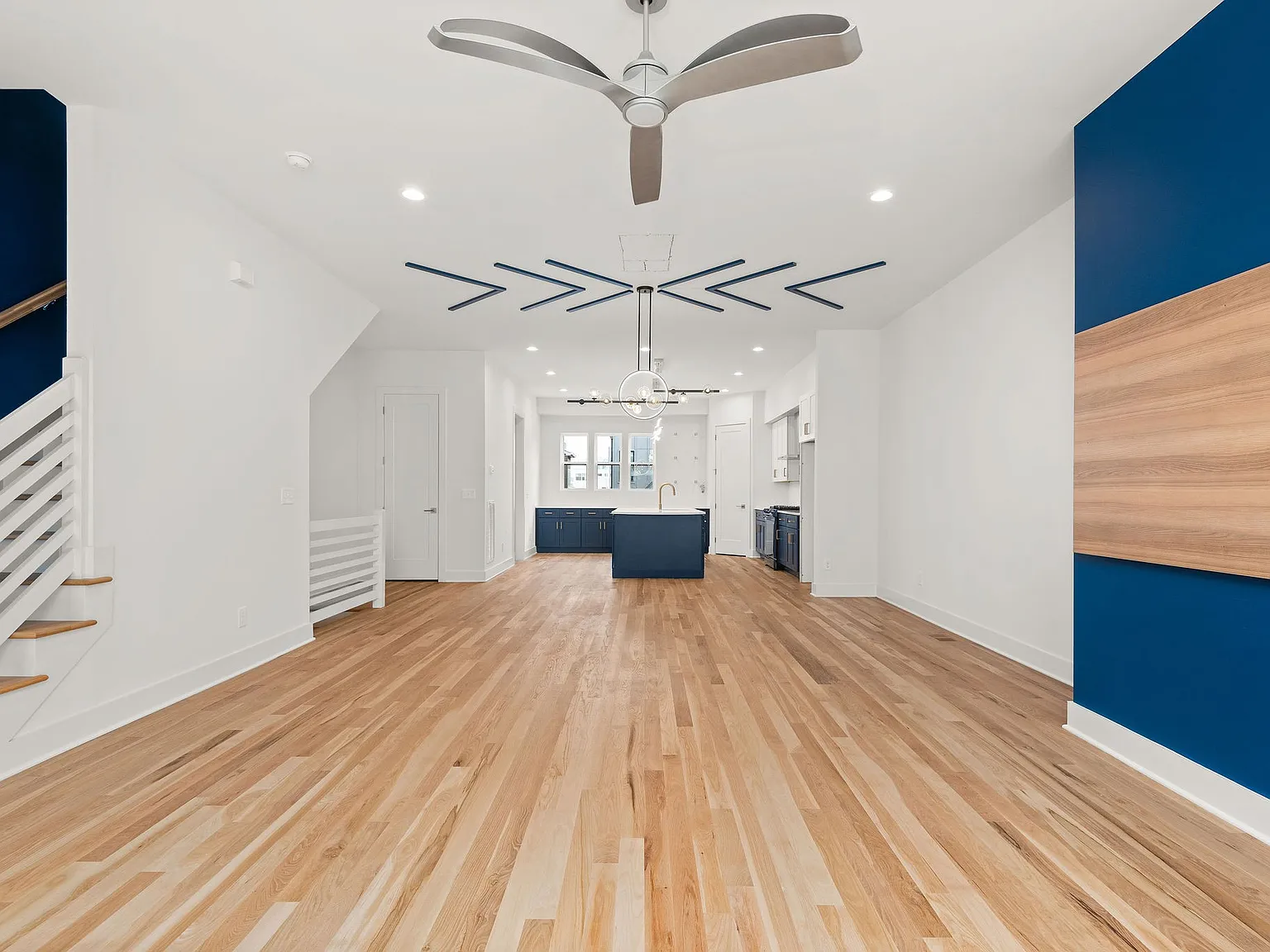 1300 Edgehill Ave — Photo 1