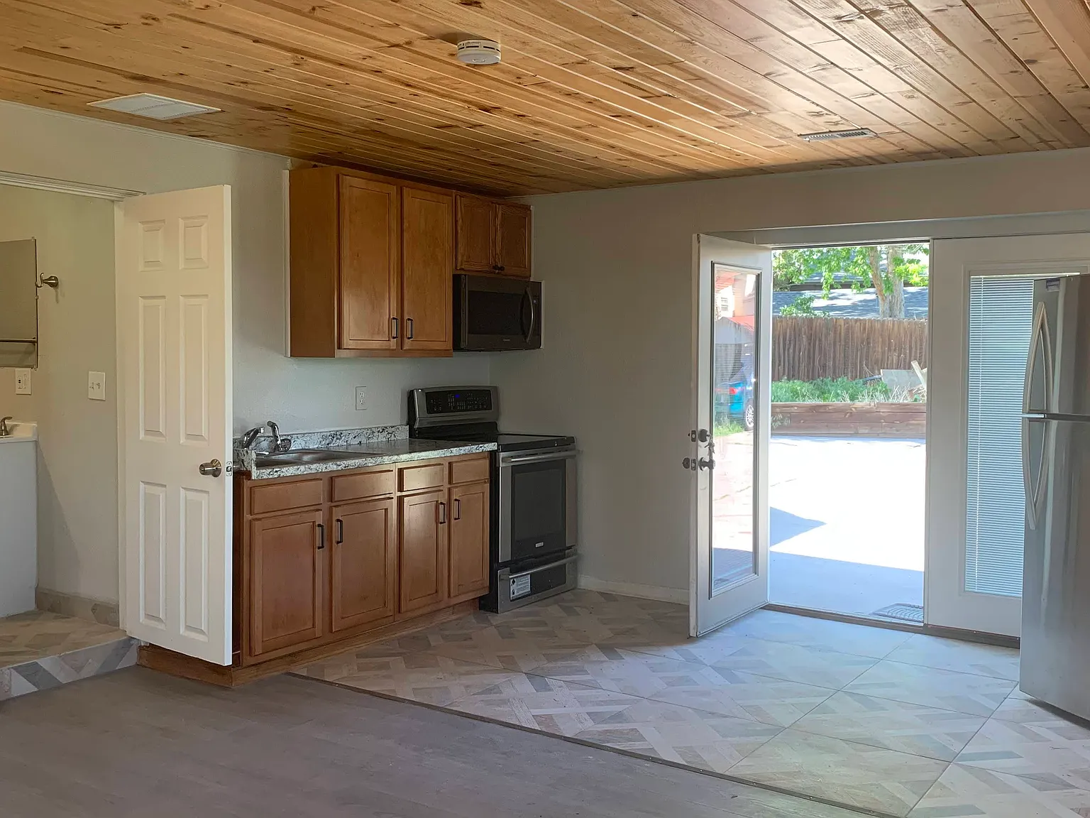 Studio, 240 sqft, $1,500 — Photo 3