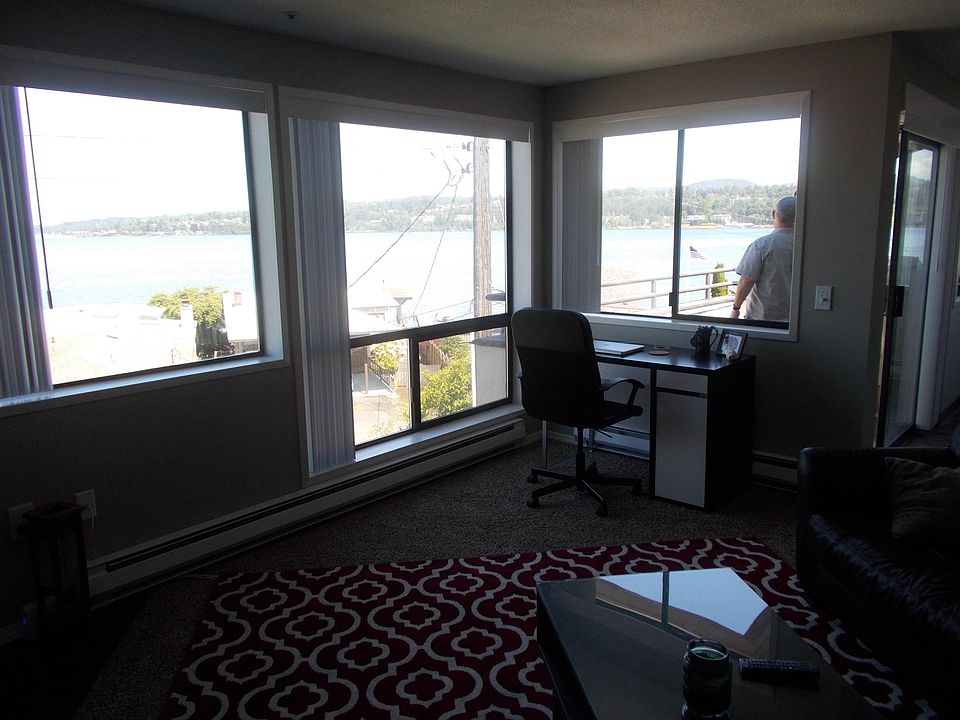 Living Room facing Deck