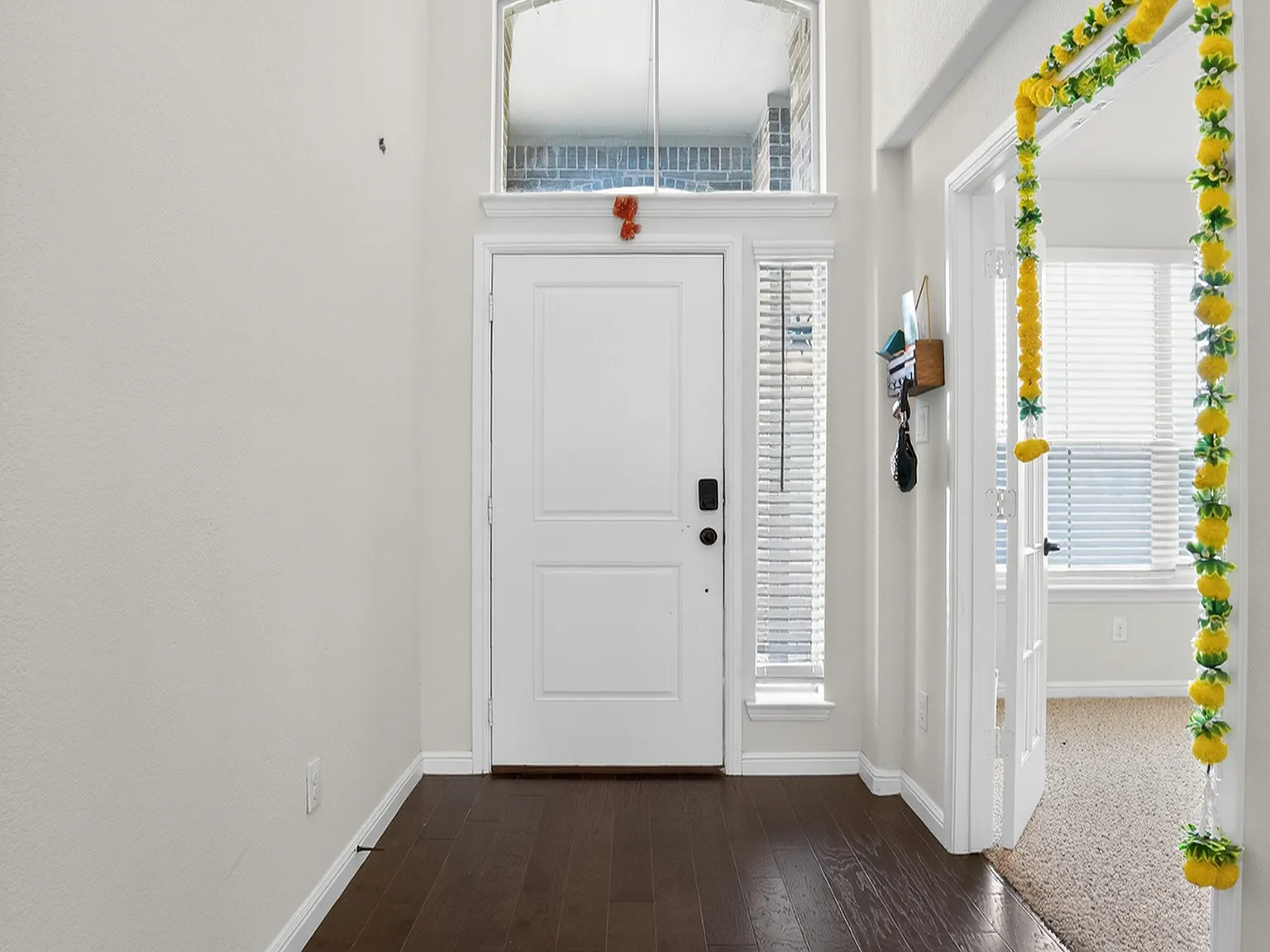 5 bed, 2742 sqft, $3,200 — Photo 3