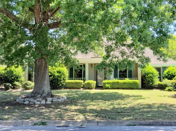 130 Lake Forest Dr, Montgomery, AL 36117
